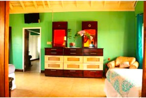 5 habitaciones, tabla de planchar con plancha, wifi y ropa de cama 