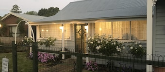 4 Bedroom Seaside home. Popular location.