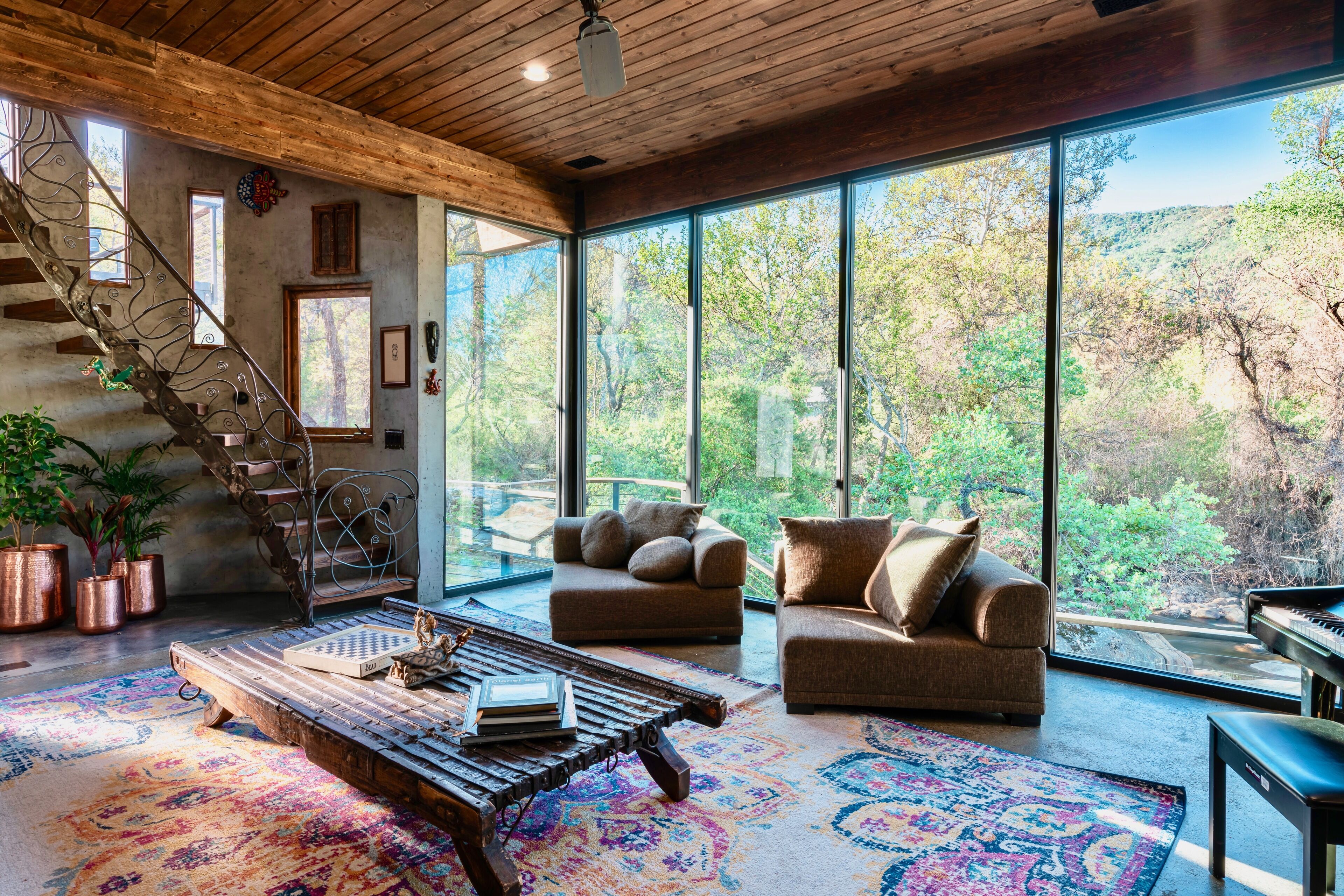 Smart TV, fireplace, books, music library