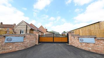 المنشأة من الخارج