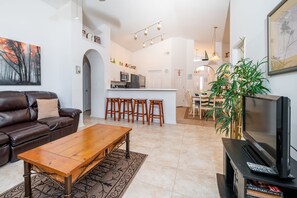 Huis | Woonkamer | Een flatscreentelevisie en een dvd-speler