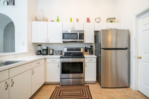 Maison | Cuisine privée | Réfrigérateur, micro-ondes, plaque de cuisson, lave-vaisselle