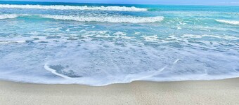 Banana Tree Casa - Heated Salt Water Pool - Close to Downtown Jensen Beach & Beaches!