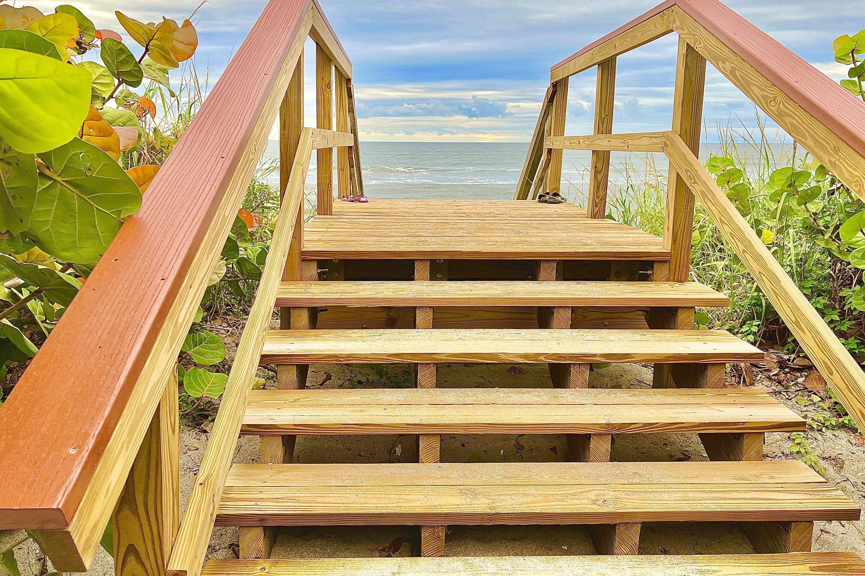 There are several Jupiter beaches to choose from, close to the Coastal Village Retreat!