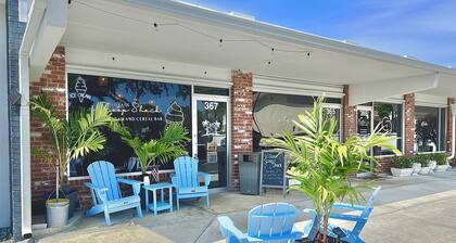 Äskettäin listattu! Coastal Village Retreat