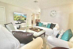 Televisión, estéreo y oficina 