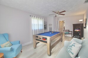 Fernseher, Stereoanlage, Arbeitsbereiche