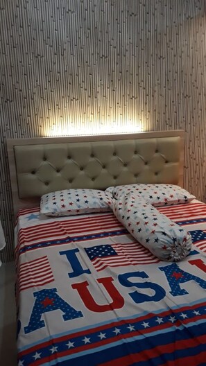 Studio | Laptop workspace, bed sheets - Vika Property GPC (Jakarta)