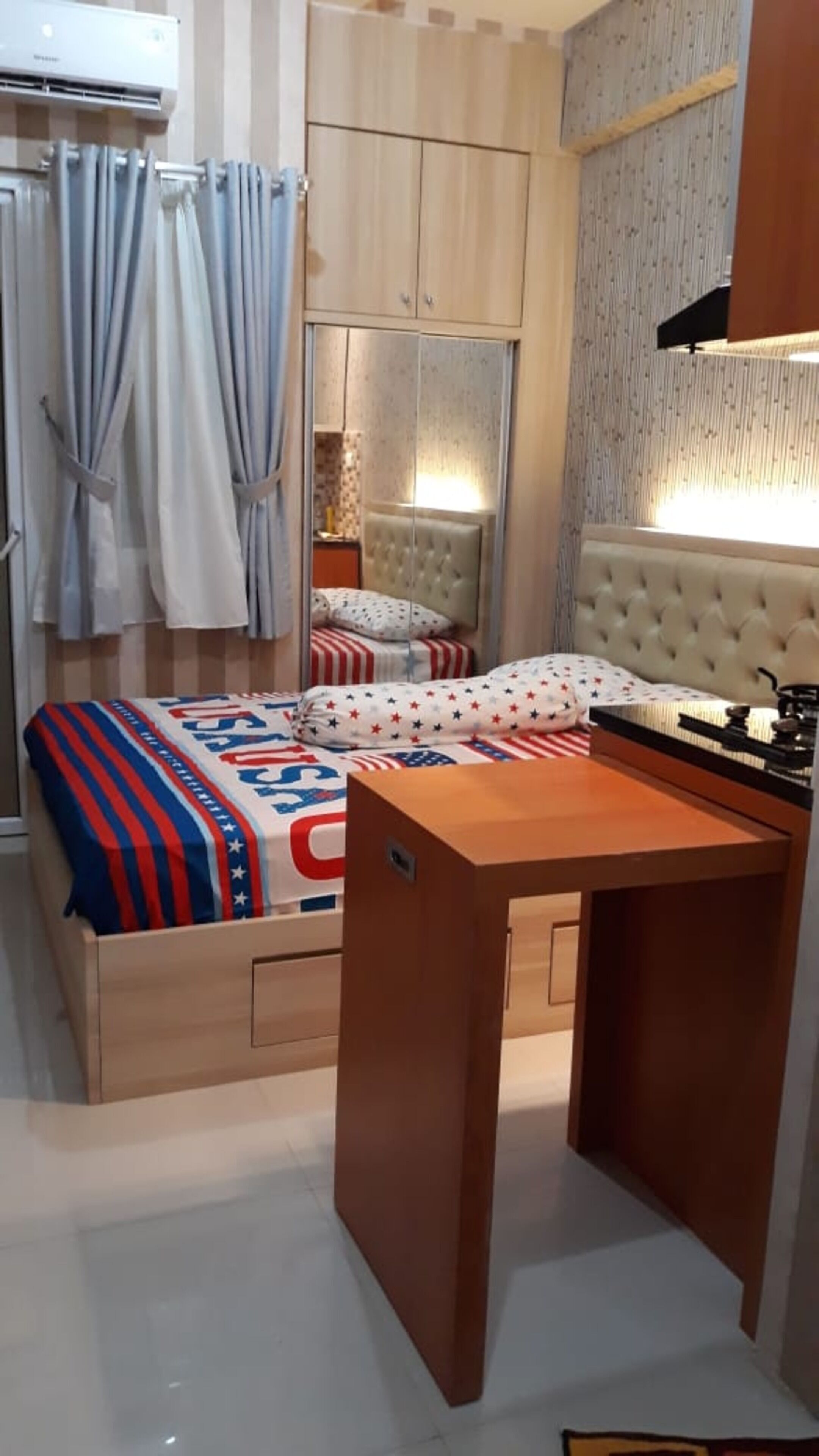 Espace de travail pour ordinateur portable, draps fournis