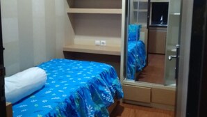 A bedroom with a bed, a wardrobe, and a mirror. - Luxury Living At The Edge (Cimahi)