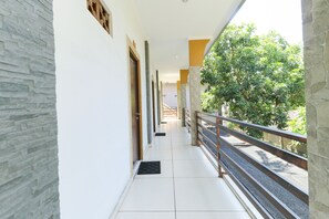 Terrace/patio - Pudak Sari Homestay (Kuta)