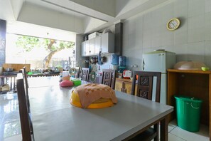 In-room dining - Pudak Sari Homestay (Kuta)