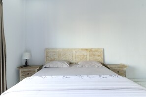 Deluxe Room | Free WiFi, bed sheets - Pudak Sari Homestay (Kuta)