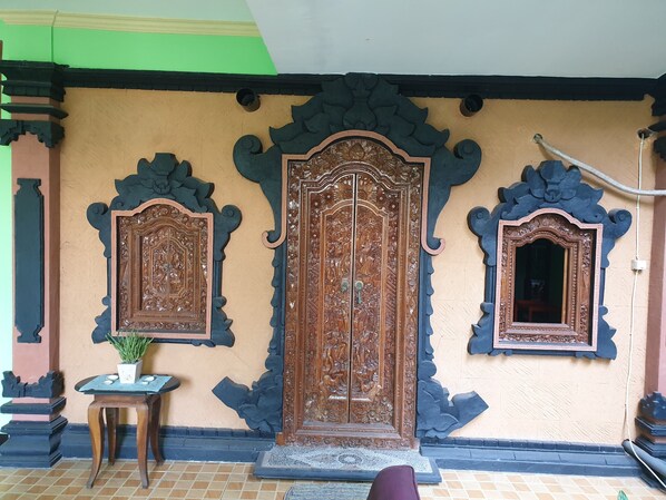 Superior Room | Bathroom | Shower, towels - Ayodya Guest House (Mataram)