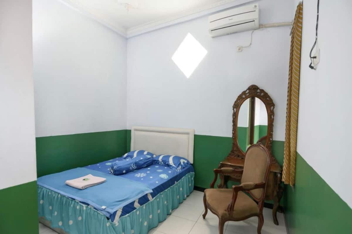 Standard Double with AC | Laptop workspace, bed sheets