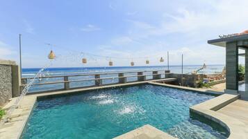 Quarto casal, vista para o mar | Piscina externa | Piscina externa, espreguiçadeiras