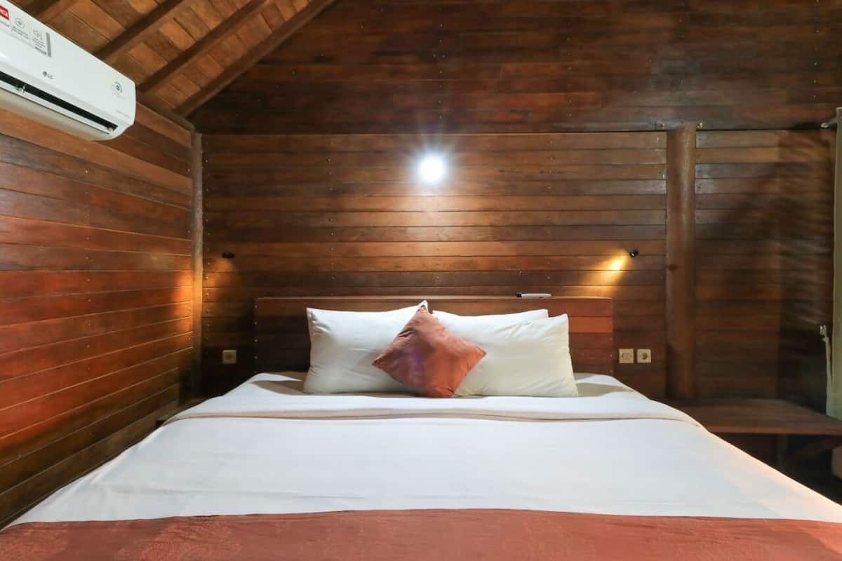 Standard Double Bed Room | Laptop workspace, WiFi (free)