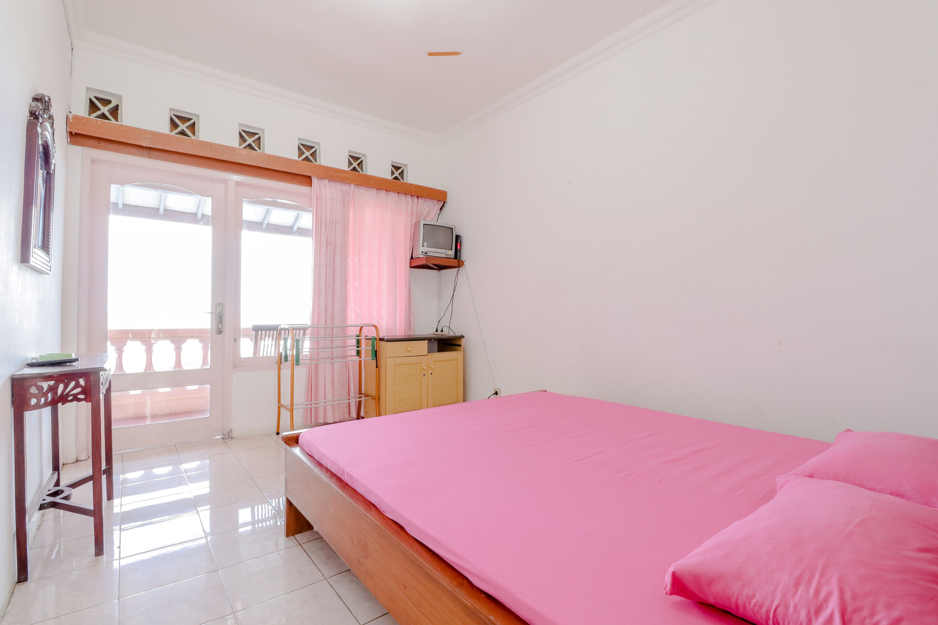 Rom – superior | Skrivebord, wi-fi (inkludert) og sengetøy