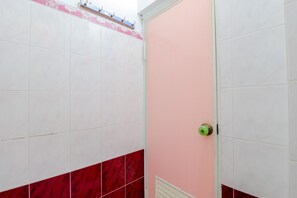 Phòng Deluxe | Phòng tắm | Buồng tắm vòi sen, đồ dùng nhà tắm miễn phí, khăn tắm 