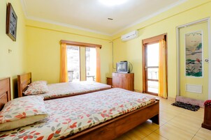 Deluxe Room | Desk, free WiFi, bed sheets