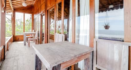 Adinda Beach Hotel and Villa