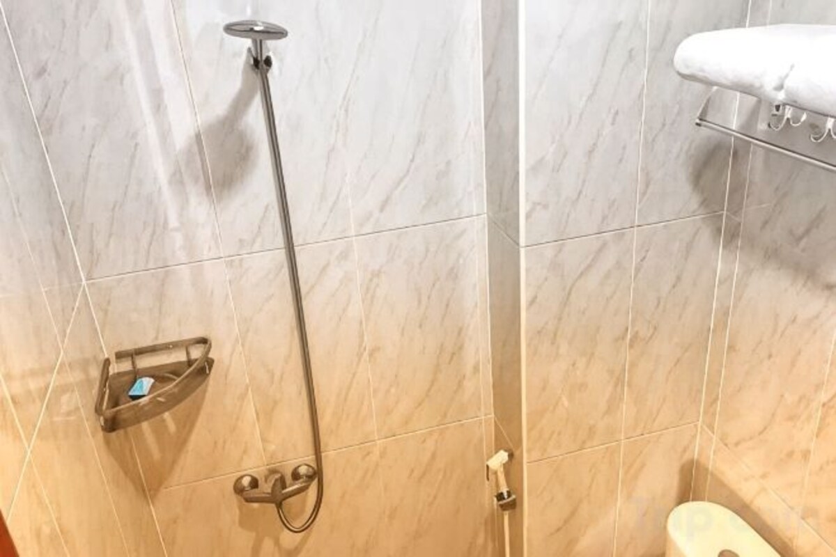 Shower, towels