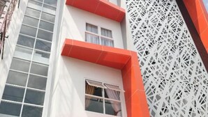 Unclassified image, 3 of 26, button - Cemerlang Inn (Palembang)