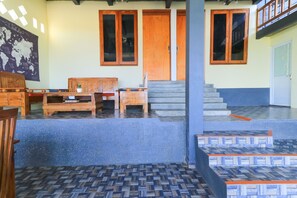 Terrace/patio - Hostel Bukit Sangcure (Penida Island)