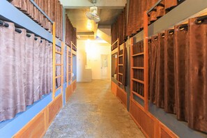 Laptop workspace, free WiFi, bed sheets - Hostel Bukit Sangcure (Penida Island)