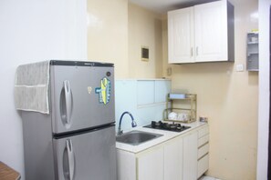 Studio Apartment - Daddy's Room Apartemen City Park (Jakarta)