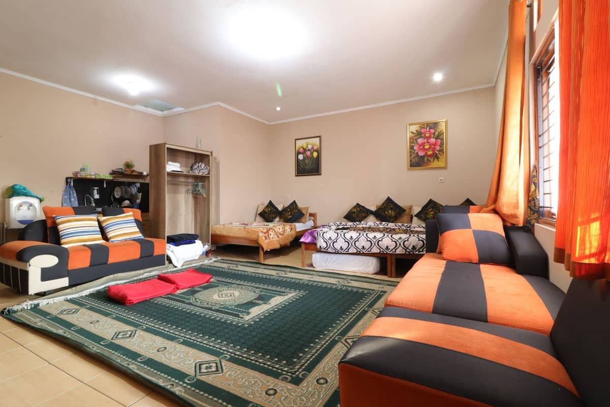 Arjuna / Family Studio | WiFi (free), bed sheets