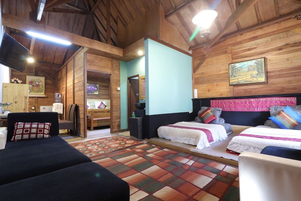 Sangkuriang / Deluxe Villa | WiFi (free), bed sheets