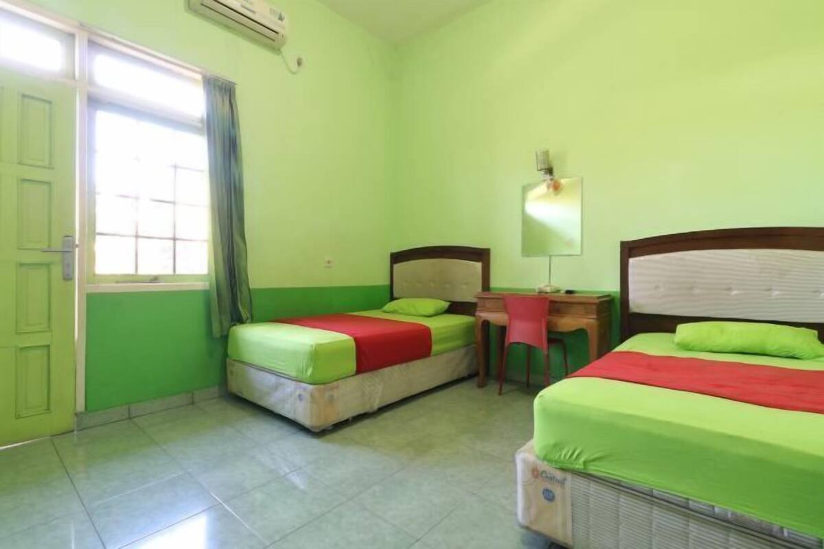 Free WiFi, bed sheets