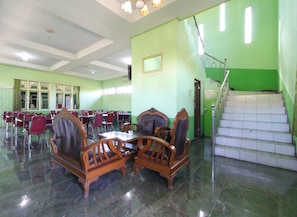 Lobby sitting area - Cantik Hotel (Soreang)