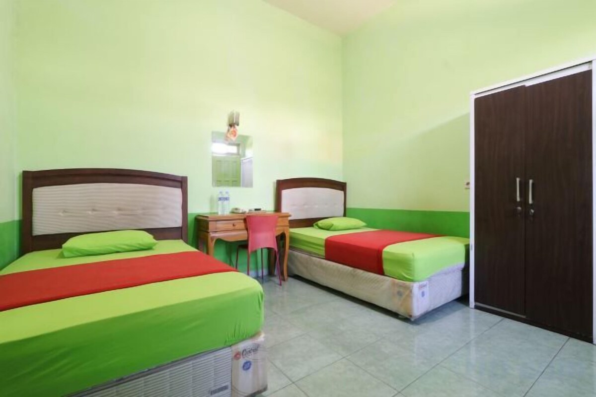 WiFi (free), bed sheets