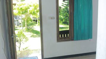 Double Room | Desk, bed sheets