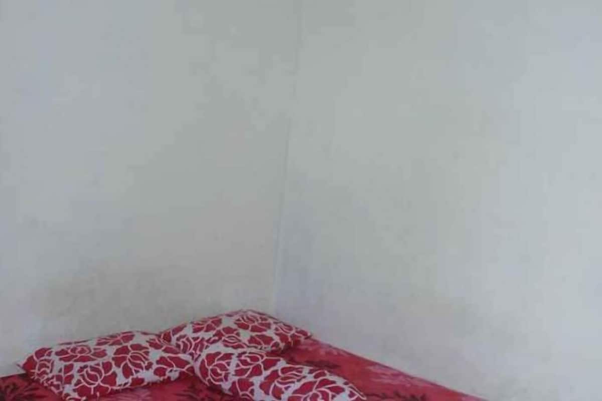 Desk, bed sheets