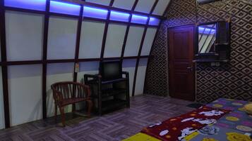 Family Room | Desk, bed sheets