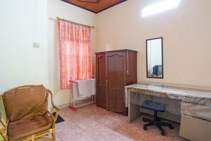 Quarto casal ou duplo standard | Escrivaninha, quartos à prova de som, ferros/tábuas de passar roupa