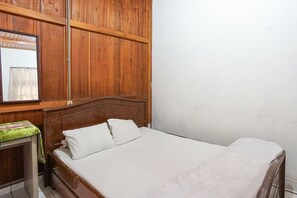 Quarto casal superior | Escrivaninha, quartos à prova de som, ferros/tábuas de passar roupa