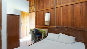 Habitación doble superior | Escritorio, sistema de insonorización, tabla de planchar con plancha