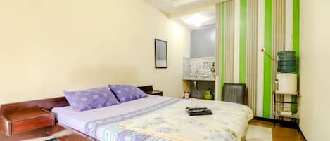 Desk, free WiFi, bed sheets