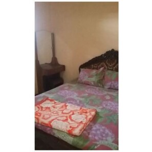 Desk, free WiFi, bed sheets - Villa Wahyu Pitu (Prigen)