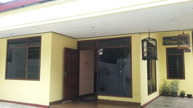 Front of property - evening/night - Villa Wahyu Pitu (Prigen)