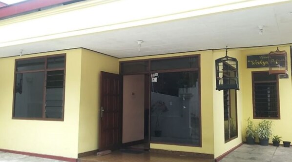 Front of property - evening/night - Villa Wahyu Pitu (Prigen)