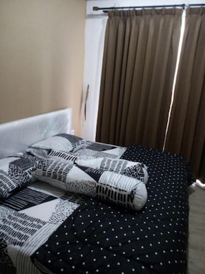 Desk, free WiFi, bed sheets
