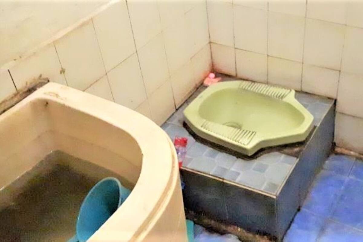 shower, rainfall showerhead, free toiletries, towels