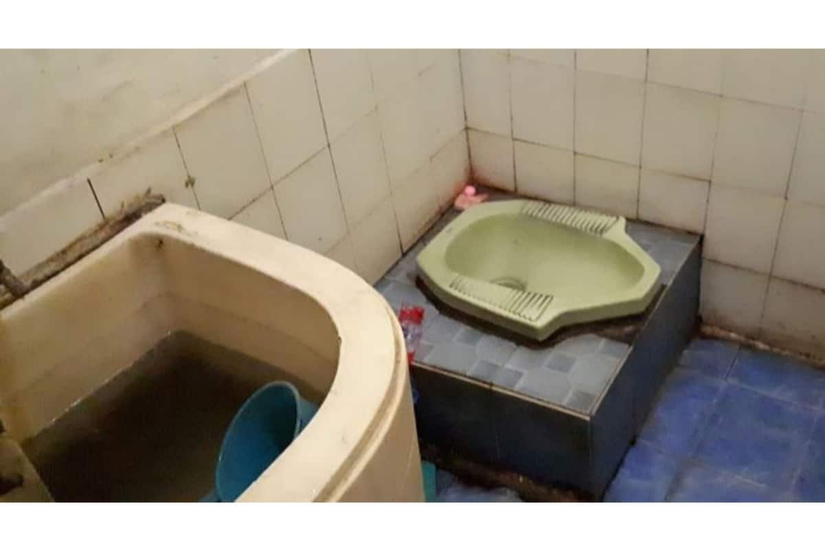 shower, rainfall showerhead, free toiletries, towels