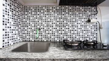 Studio | Private kitchen | Fridge