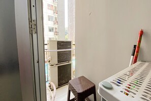 Chambre, 1 chambre | Bureau, fer et planche à repasser, draps fournis